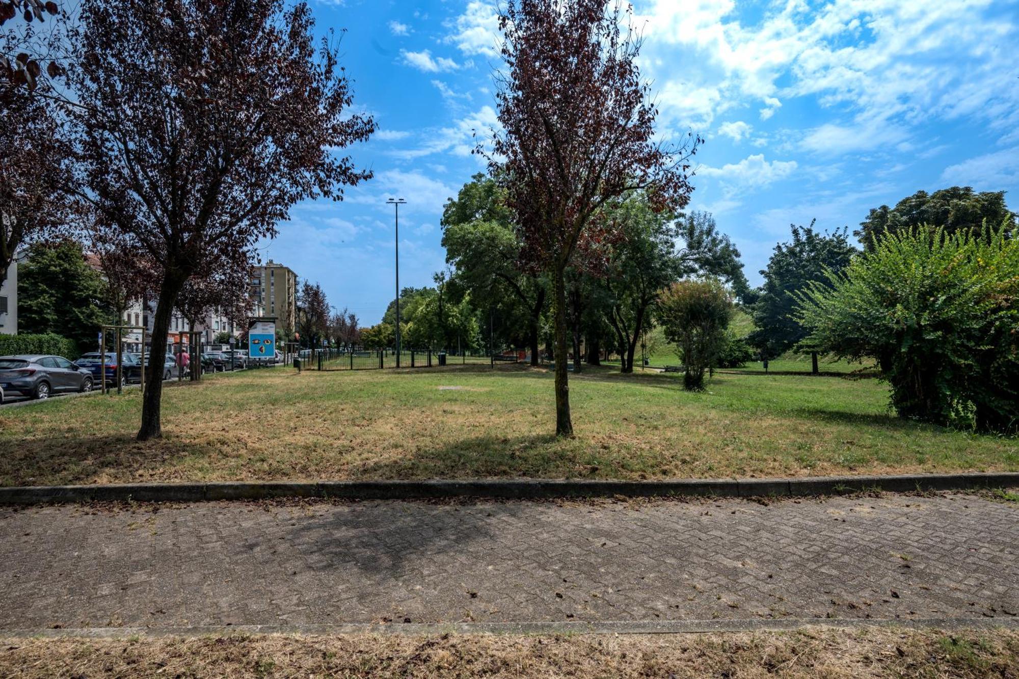 Cozy Suite Rogoredo Apartment Next To The Metro And Train Station Milán Exterior foto