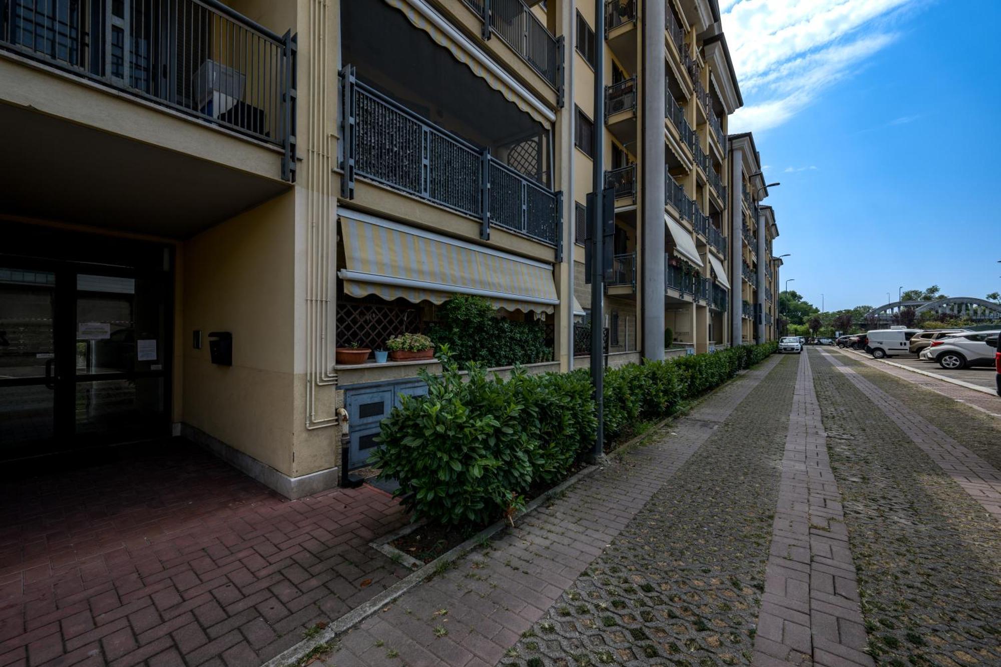 Cozy Suite Rogoredo Apartment Next To The Metro And Train Station Milán Exterior foto