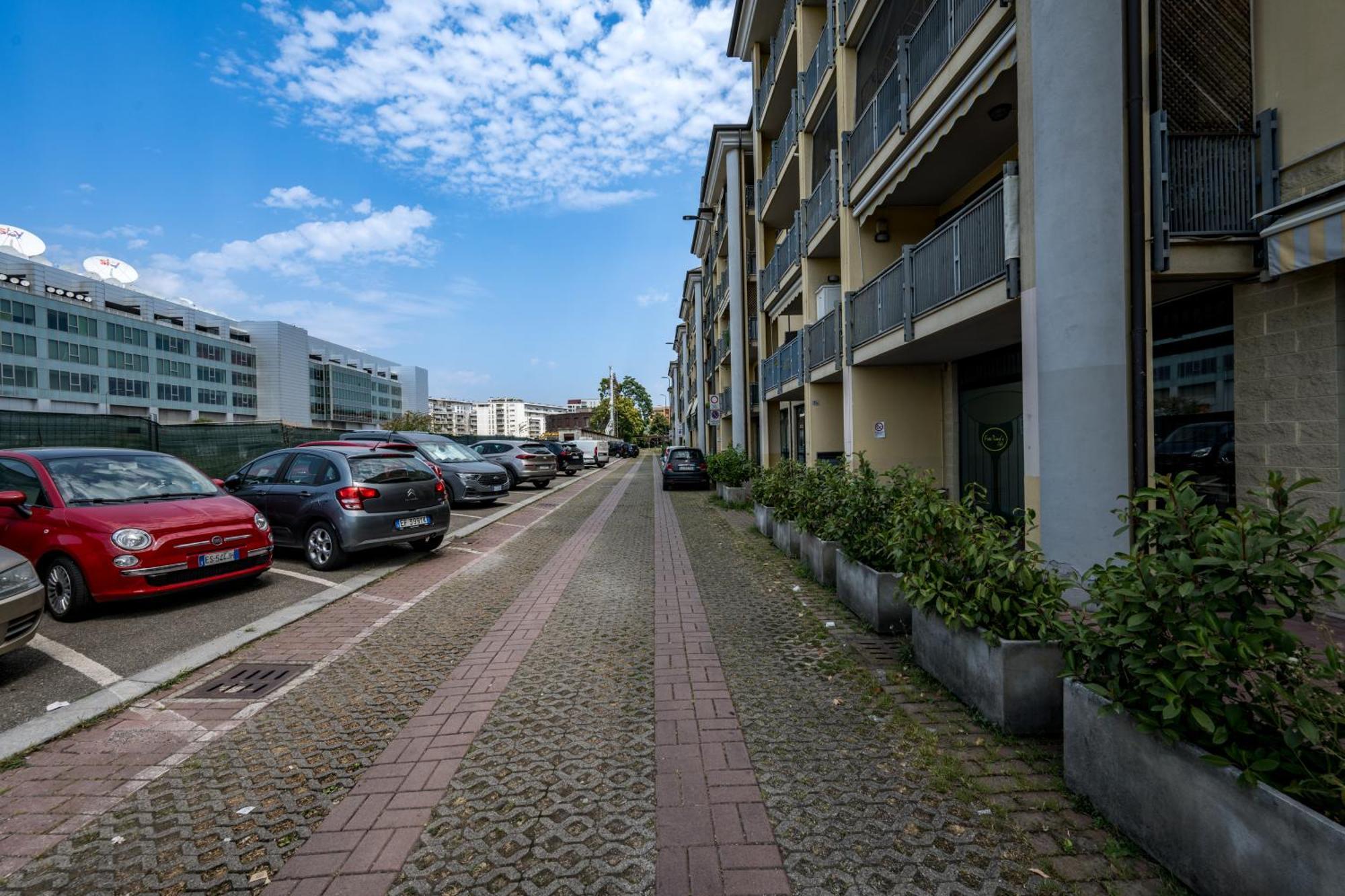 Cozy Suite Rogoredo Apartment Next To The Metro And Train Station Milán Exterior foto